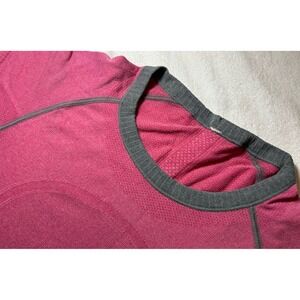 Lululemon Women's  Short Sleeve Tee Pink with Gray trim 6 or 8 Pit to Pit‎  29"